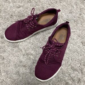 Toms Women's Burgundy Lace-Up Sneakers